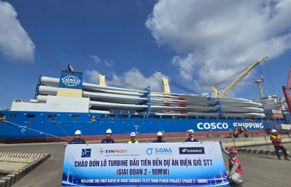 Khi những cánh quạt đầu tiên cập bến: Sóc Trăng 7 chính thức bước vào giai đoạn lắp đặt